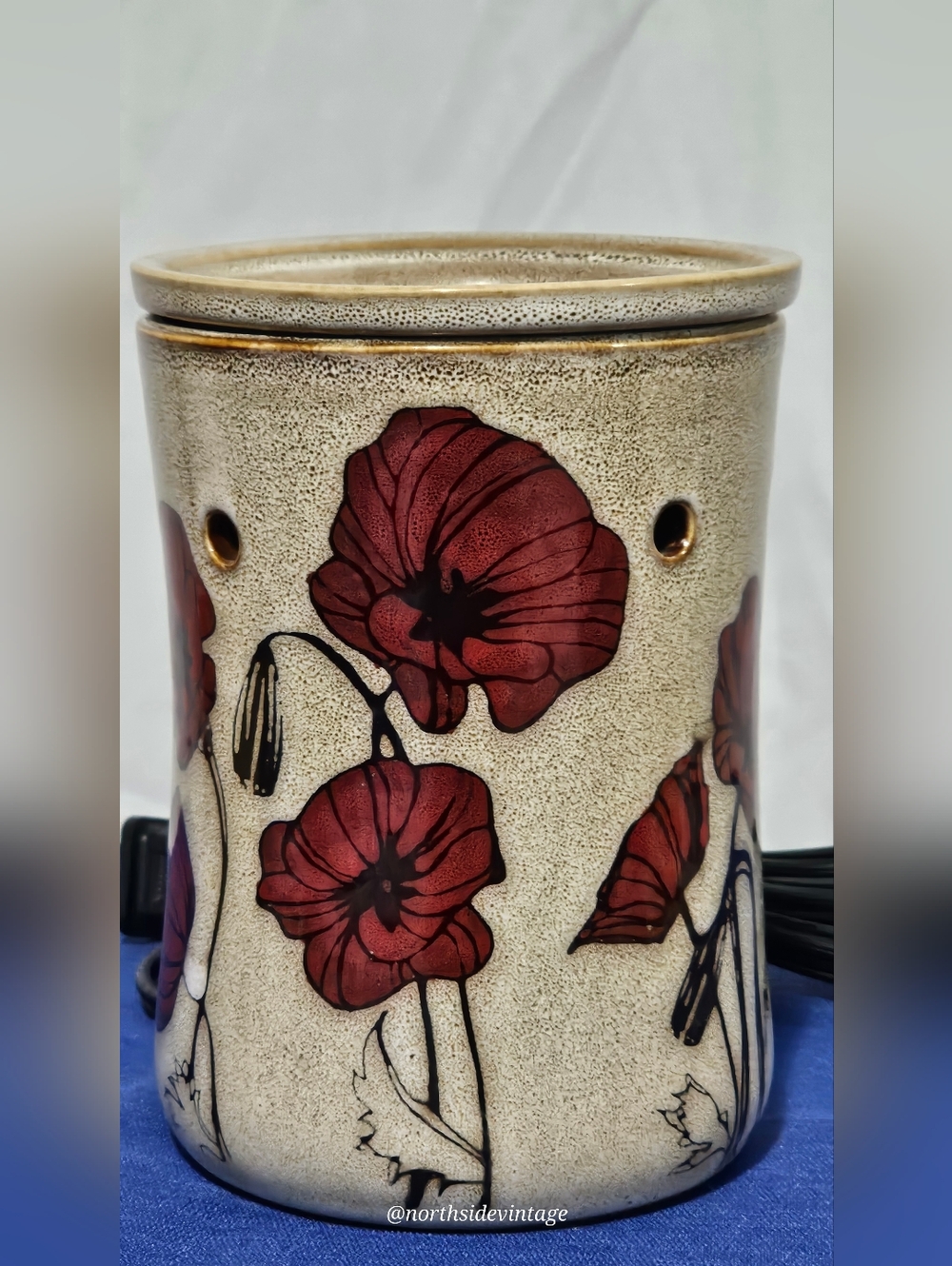 SCENTSY Ceramic Warmer with Red Poppies